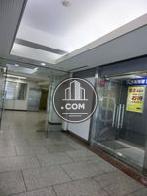 石張りの荘厳なエントランス