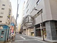 背面側にコインパーキングがございます