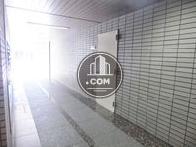 開放的です