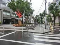 T字路に位置しています