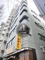 コンパクトなバルコニーがあります