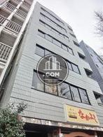 5連の窓が並びます