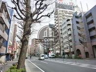 青梅街道沿いに面しています