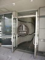 開放されたガラス扉です