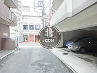建物横の脇道