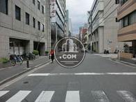 玄関前の通り