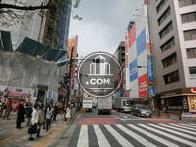 明治通りを介して六又交差点に繋がる通りです