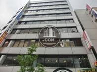 通り面の外装は窓を目一杯取っています
