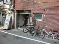 レトロな雰囲気の玄関廻りです