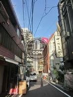 お洒落な裏道に面しています