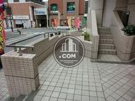 歩道から入りやすいスロープ入口