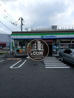 ファミリーマートがすぐ近くに