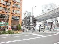 歩道橋と橋があります