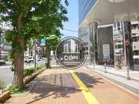 駅前の大通り沿いの物件です