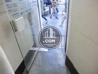 エントランスから玄関を見た様子です