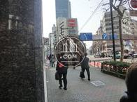歩道橋の向こうは宮益坂上です