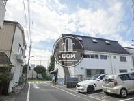 対面エリアの西新井みどり公園が見えます
