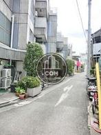 隣接する路地