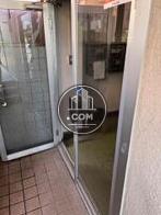 ガラス扉の玄関