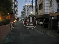 エントランス側の前面道路です
