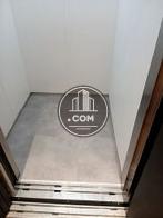 エレベーター内部