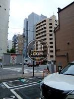 建物前に時間貸し駐車場
