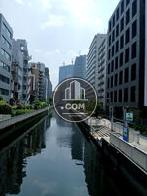 ビル裏には川が流れてます