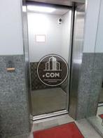 エレベーターの中です