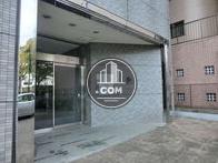 間口の広いエントランスです