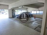 1階玄関前の駐車場です