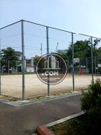 建物前に公園あり