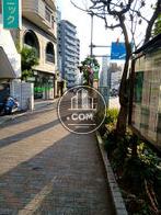 建物前の歩道