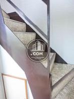 中に入るとすぐ階段となっています