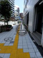 ビル前の歩道