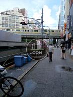 建物前の歩道