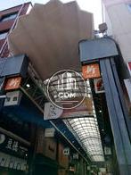 商店街には屋根があるので、濡れません