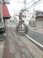 玄関前の歩道