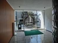 全面ガラスの玄関です