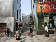 表参道の路地からすぐにあります