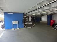 1階が駐車場です