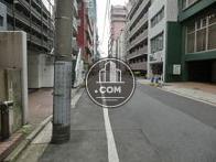 周辺は閑静なオフィス街です