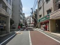 正面口左方向（学芸大学駅方面）