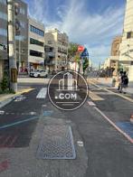 人の行き来は多いです