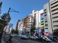 周辺ビルと周辺道路