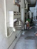 奥へ進むとエレベーターがあります