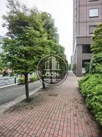 植木が綺麗に配置されています