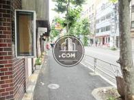 街路樹のある歩道