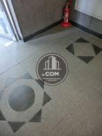 床面は石材の凝ったつくりです