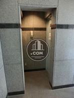 壁面には石材があしらわれています