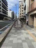 ビル前の歩道